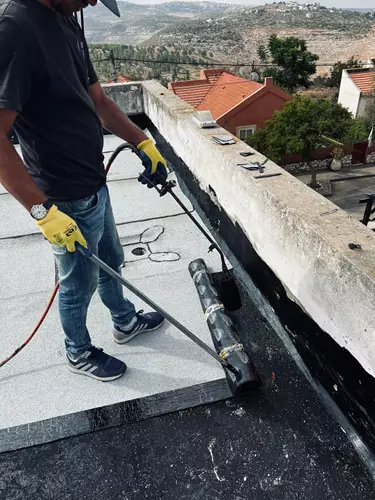 איטום גג בניין ביריעות ביטומניות 2